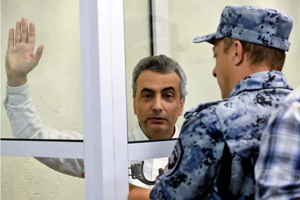 Condamnarea primită de un lider din singurul partid anti-război din Rusia, la câteva zile după ce formațiunii i-a fost interzis să intre în alegeri