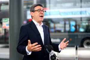 Andy Burnham nu se lasă intimidat de amenințările Rusiei: „Marea Britanie sprijină Ucraina 100%”