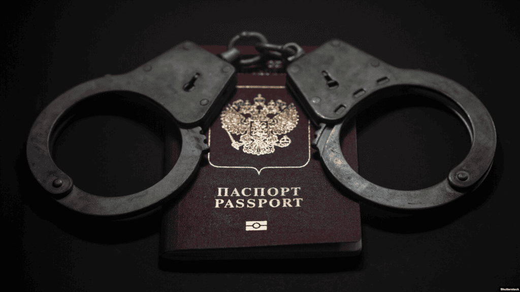 Россиянку, приехавшую из Украины за паспортом, обвинили в госизмене