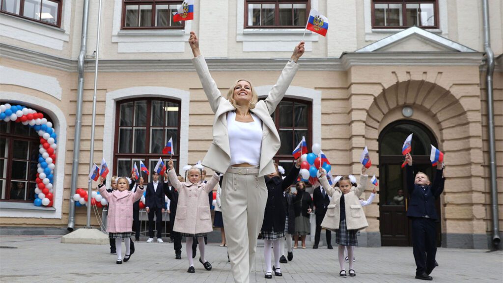 Российским учителям приказали выявлять нелояльных школьников на «Разговорах о важном»