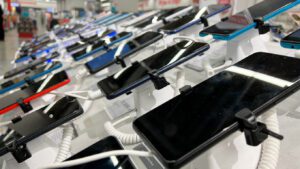 На все современные смартфоны в России обяжут устанавливать шифрование от ФСБ