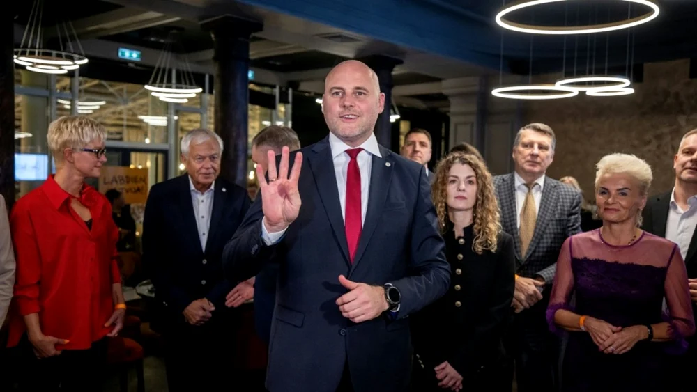 A beer in the negative, an extra chance for Ukraine. The unique proposal of the Latvian Prime Minister: “We drink less, and they save their lives”