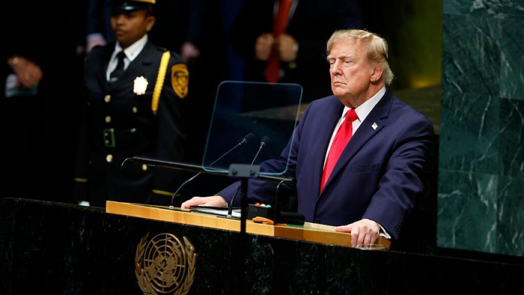 Trump spune că oricine refuză folosirea termenului de „Super Inteligenţă” în loc de „Inteligenţă Artificială” este un „duşman”